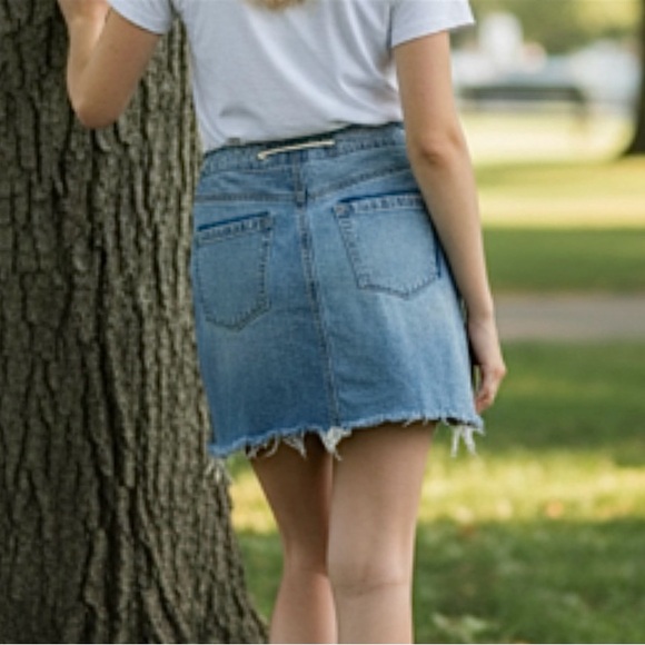 BLANK NYC Denim Asymmetrical Raw Cut Denim Skirt - Picture 8 of 10